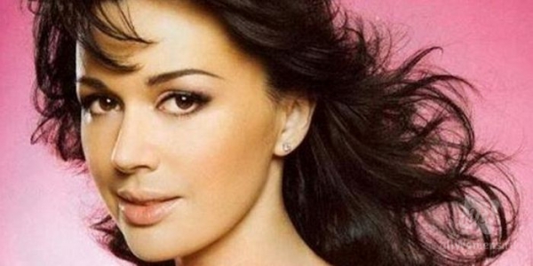 47-летняя Анастасия Заворотнюк выглядит моложе старшей дочери 47-летняя Анастасия Заворотнюк выглядит моложе старшей дочери