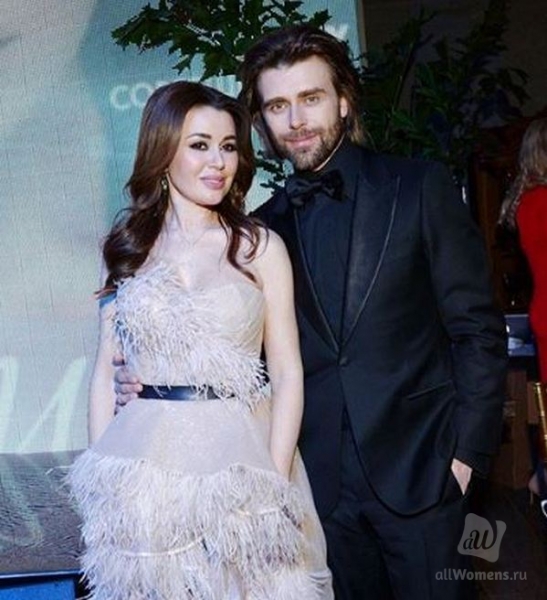 47-летняя Анастасия Заворотнюк выглядит моложе старшей дочери 47-летняя Анастасия Заворотнюк выглядит моложе старшей дочери