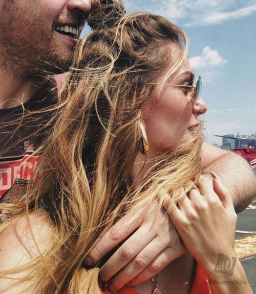 Сашу Савельеву поздравляют с рождением сына: в соцсетях появились подробности о родах певицы