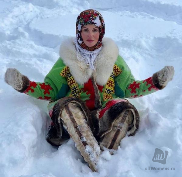 57-летняя Екатерина Андреева представила смелый аутфит: поклонники удивлены необычным образом телеведущей